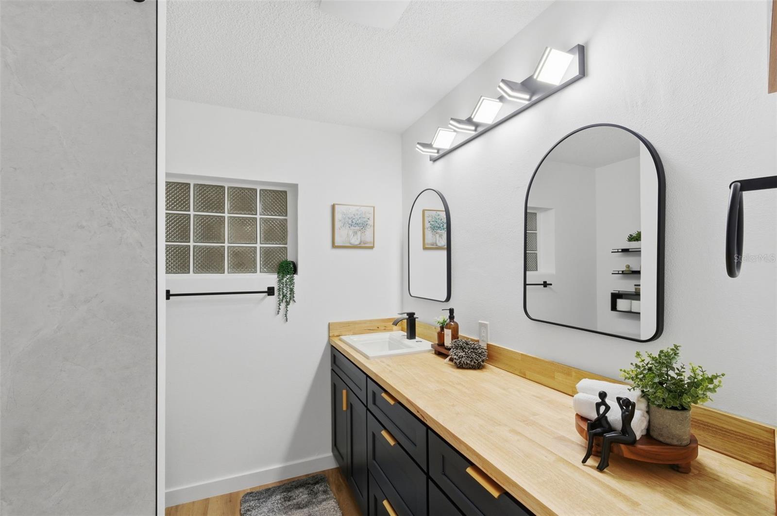 BAYWOOD SHORES 1ST ADD - Residential