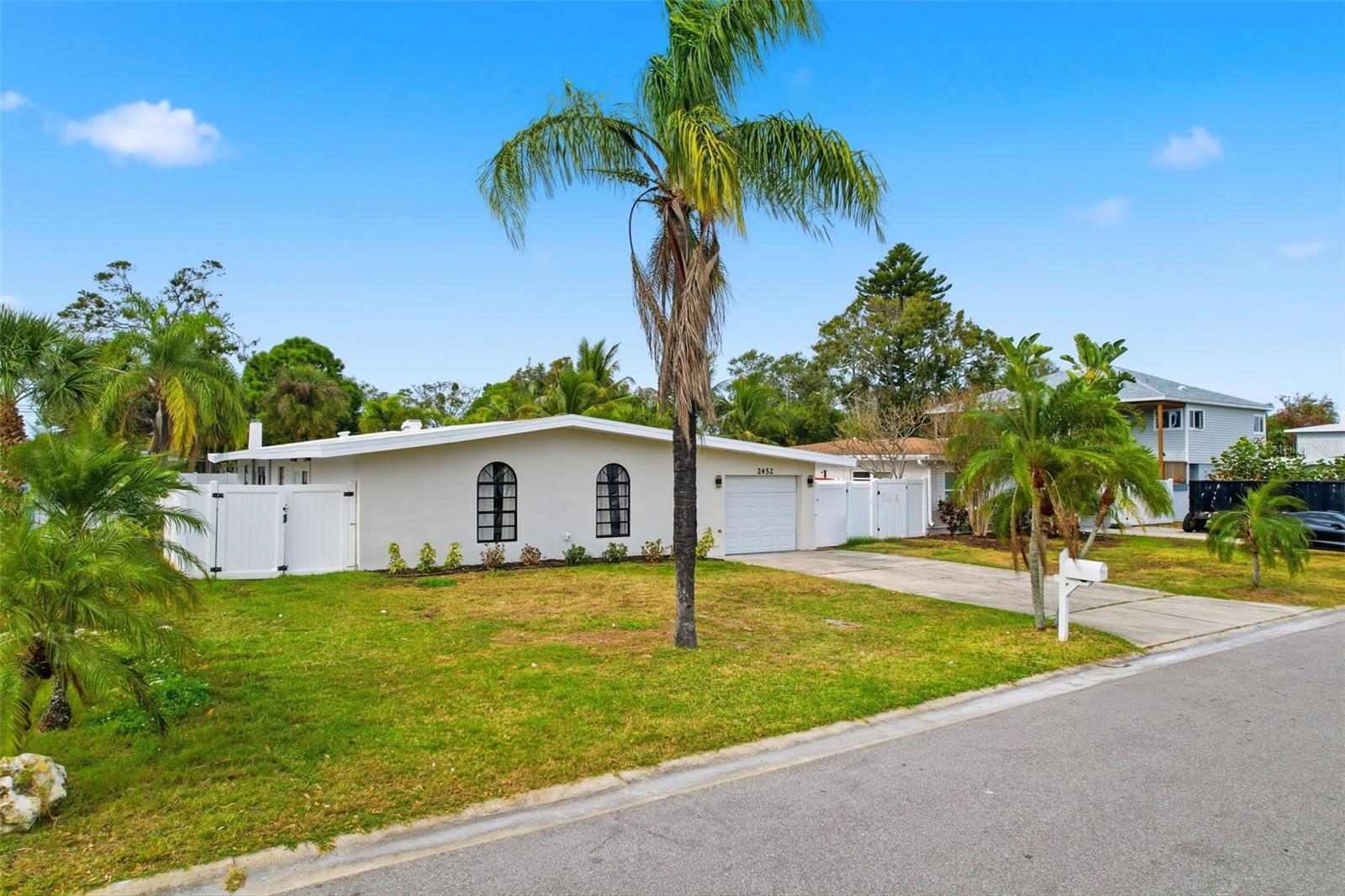 BAYWOOD SHORES 1ST ADD - Residential