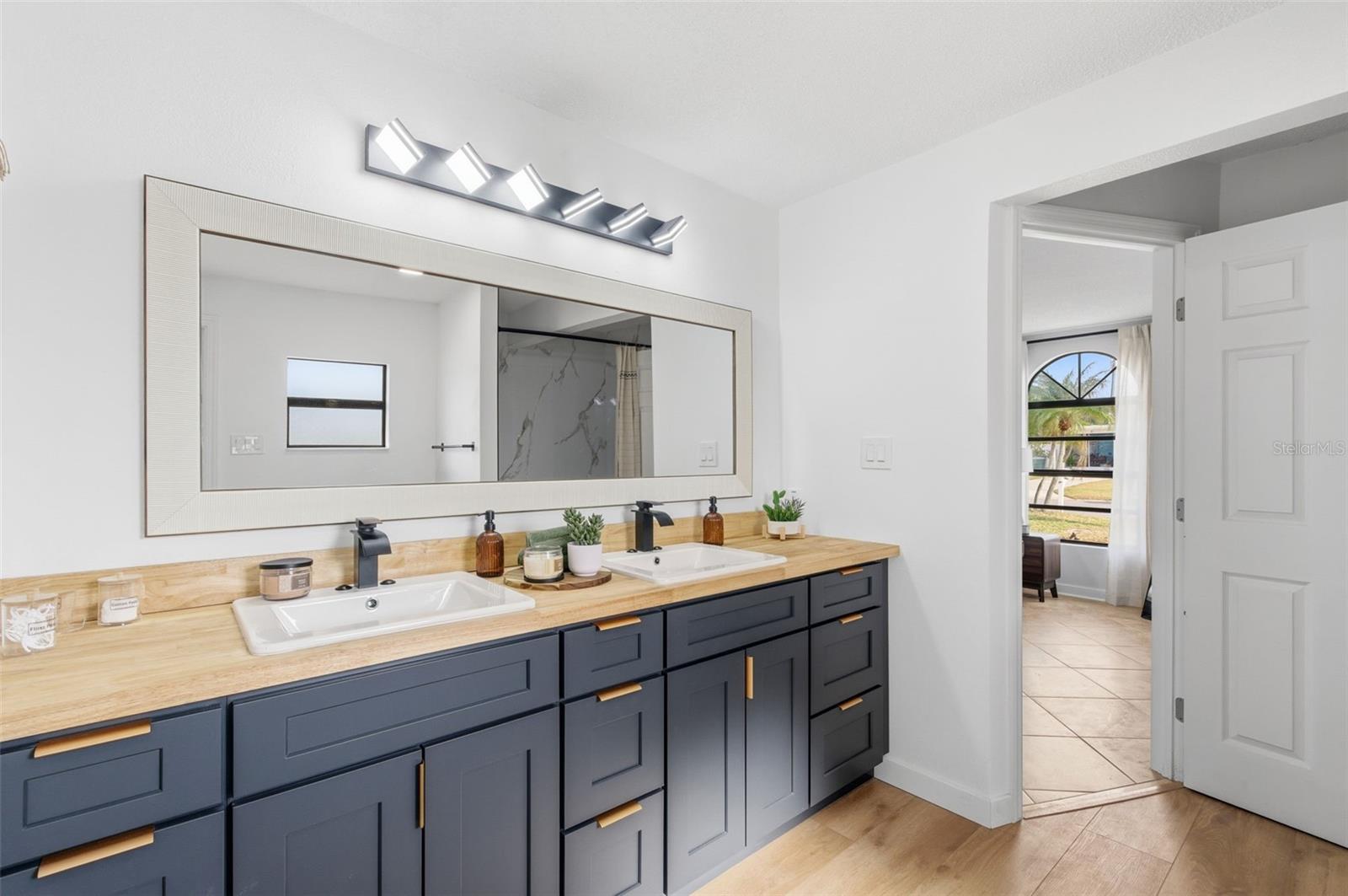 BAYWOOD SHORES 1ST ADD - Residential