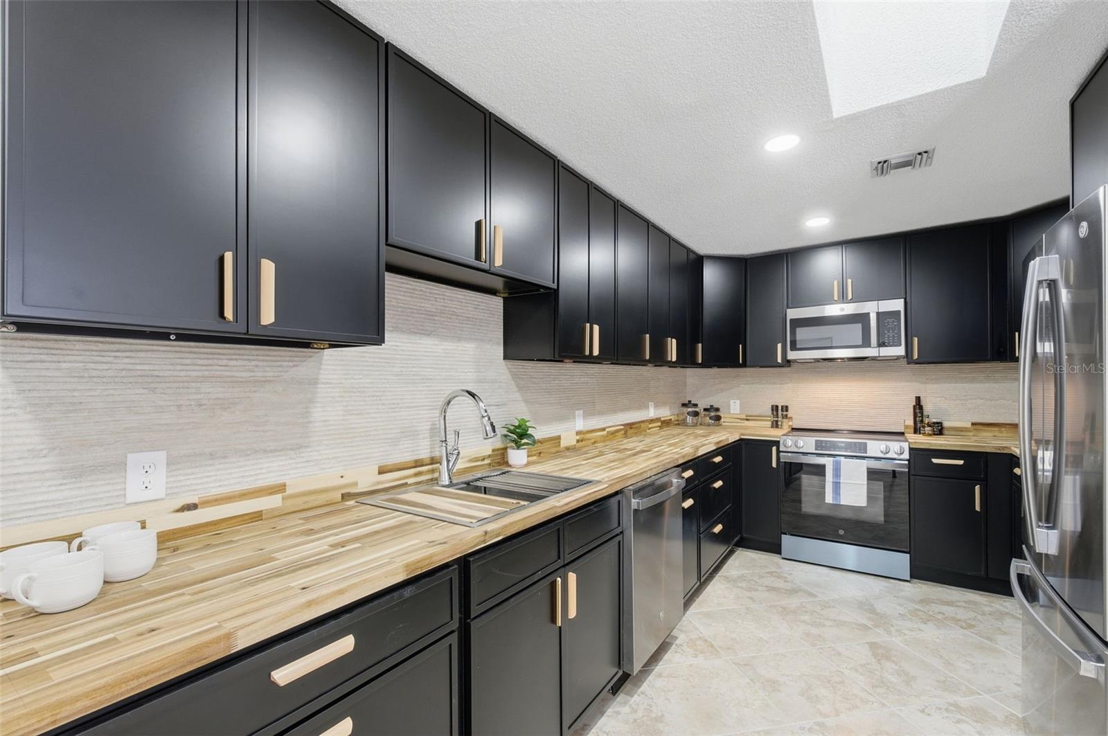 BAYWOOD SHORES 1ST ADD - Residential