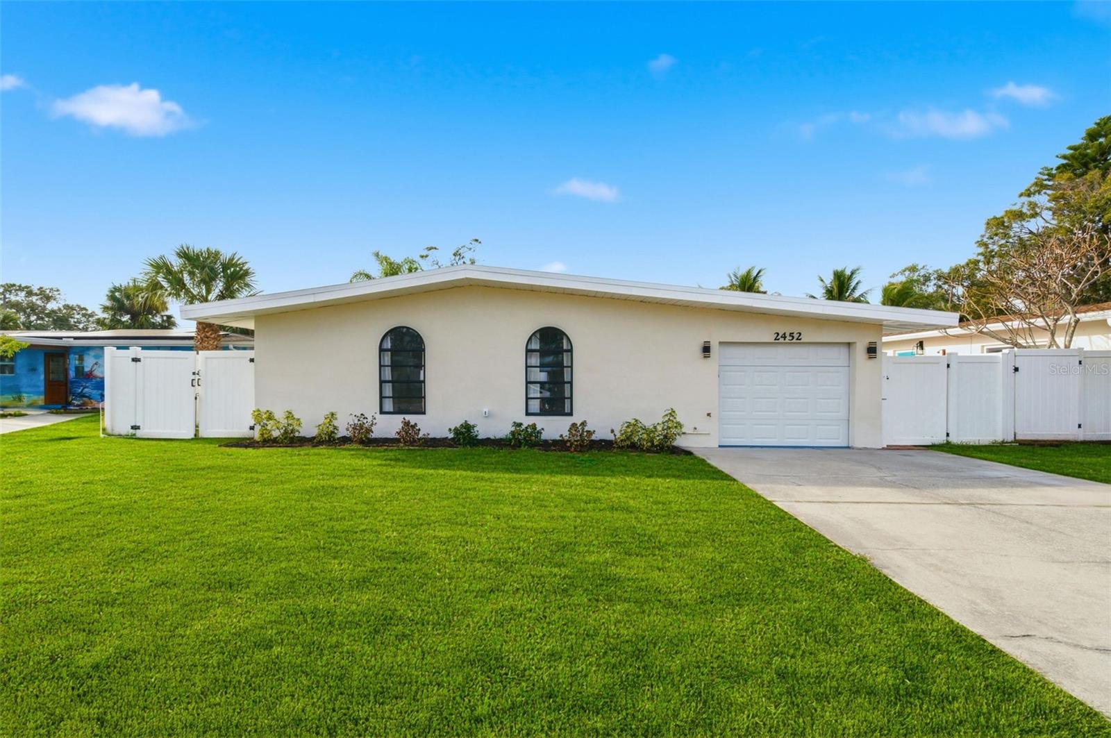 BAYWOOD SHORES 1ST ADD - Residential