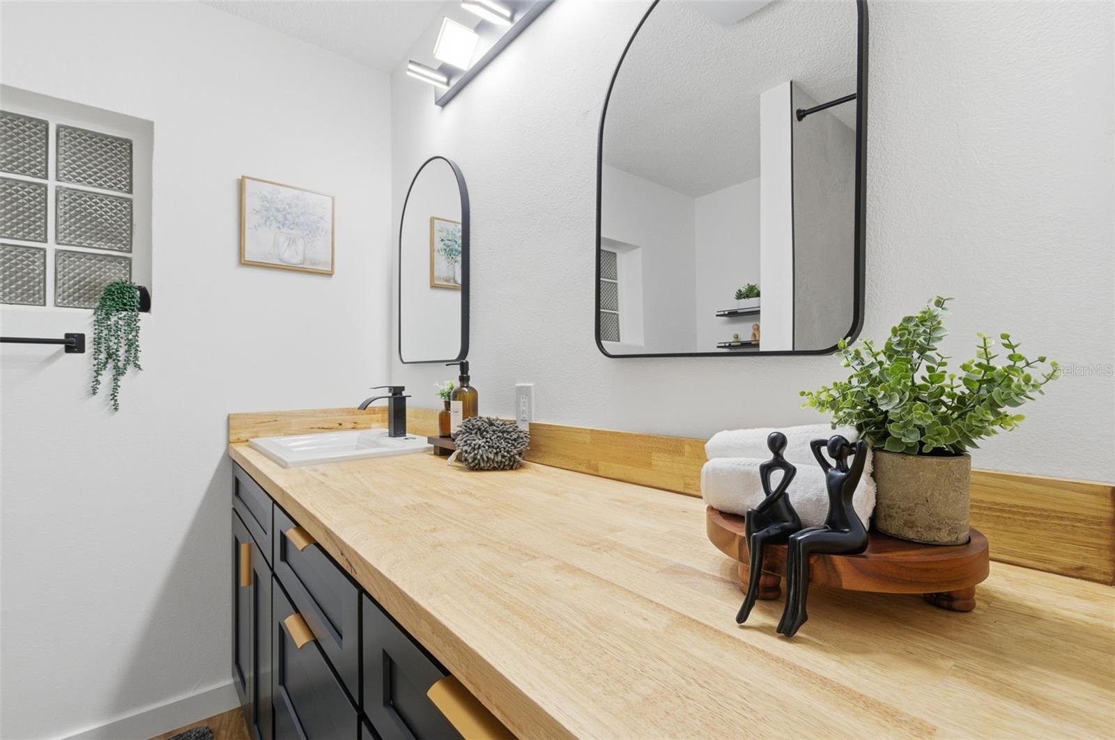 BAYWOOD SHORES 1ST ADD - Residential