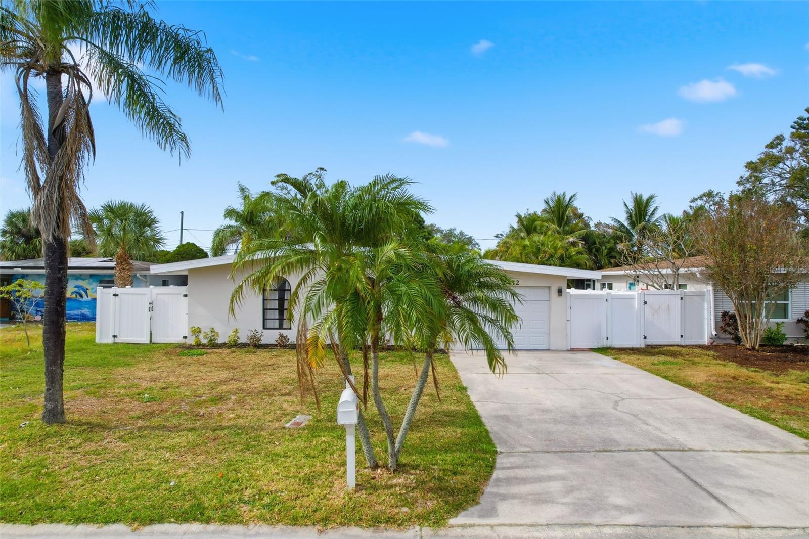 BAYWOOD SHORES 1ST ADD - Residential