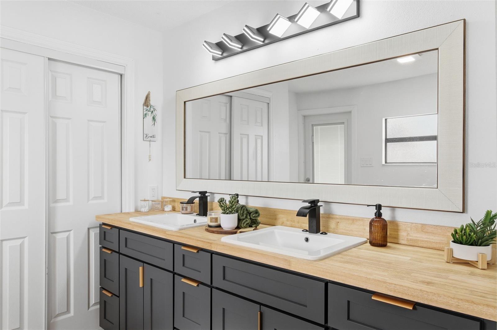 BAYWOOD SHORES 1ST ADD - Residential