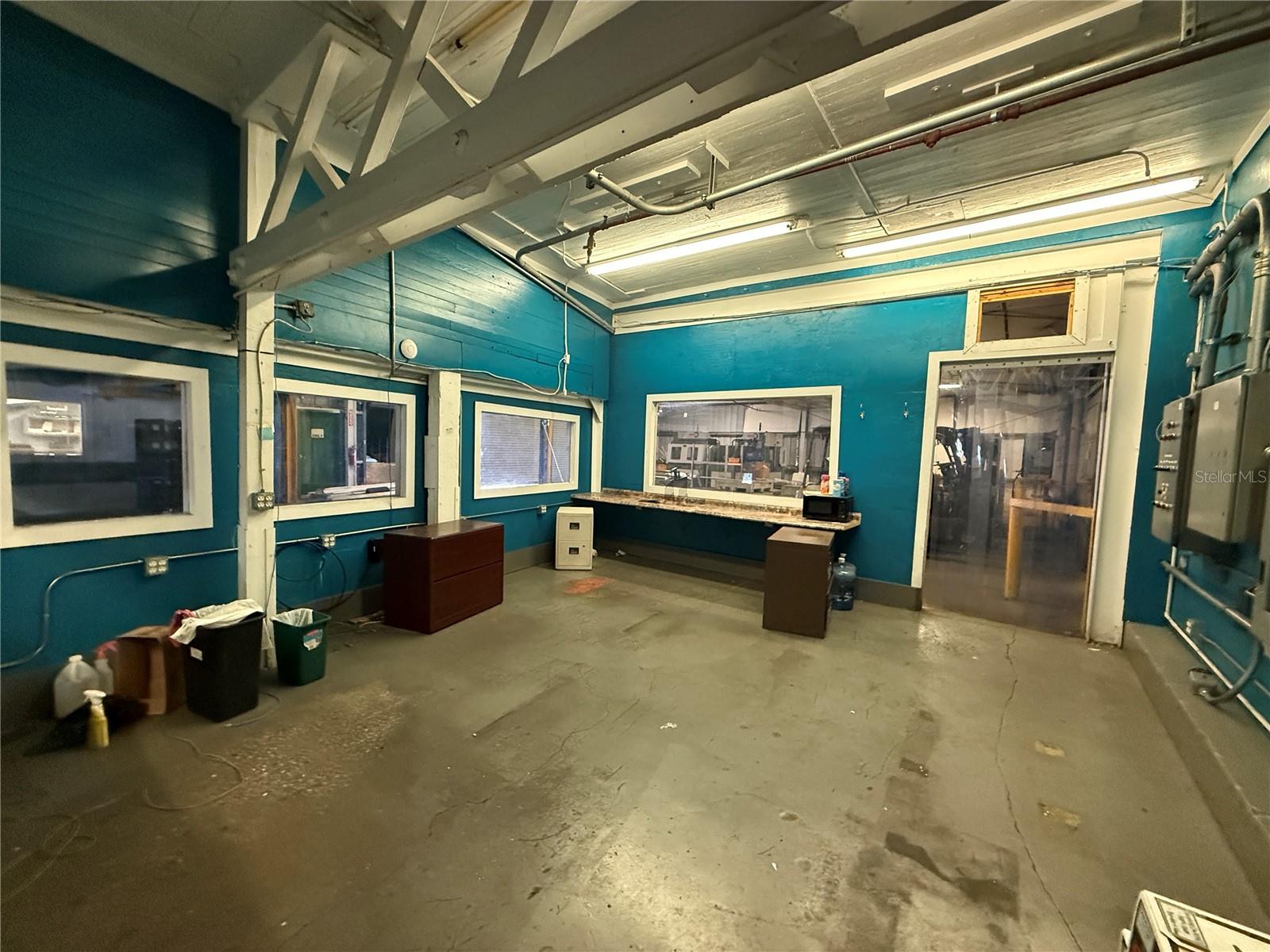 BRADYS SUB - Commercial Sale