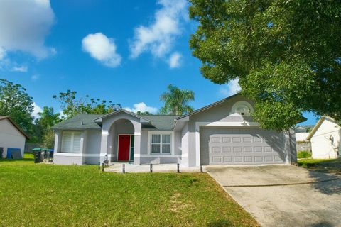 Photo of 352 Ashbourne Dr, Orlando, FL 32835 (MLS # O6354515)