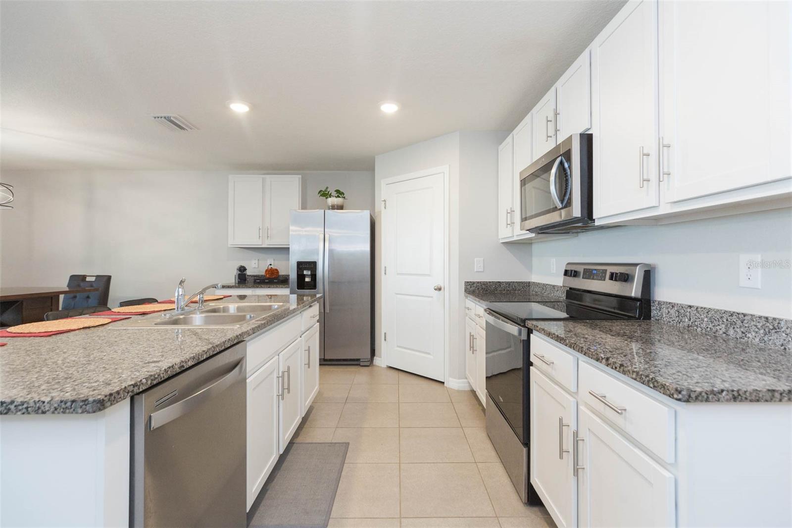 1024 GOLDEN SHINER AVENUE
