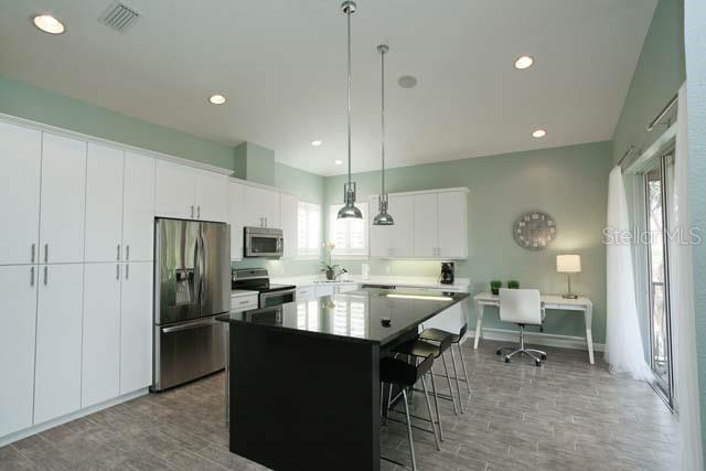 ACADEMY PARK PH IV & V - Residential Lease