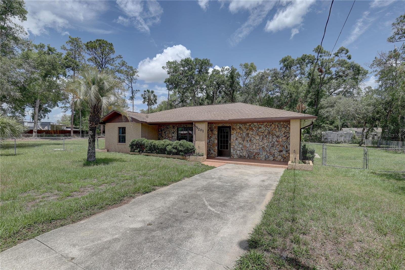 5201 E JASMINE LANE