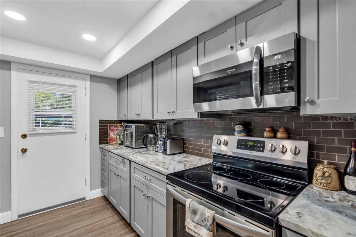 1485 LAKEVIEW ROAD 2