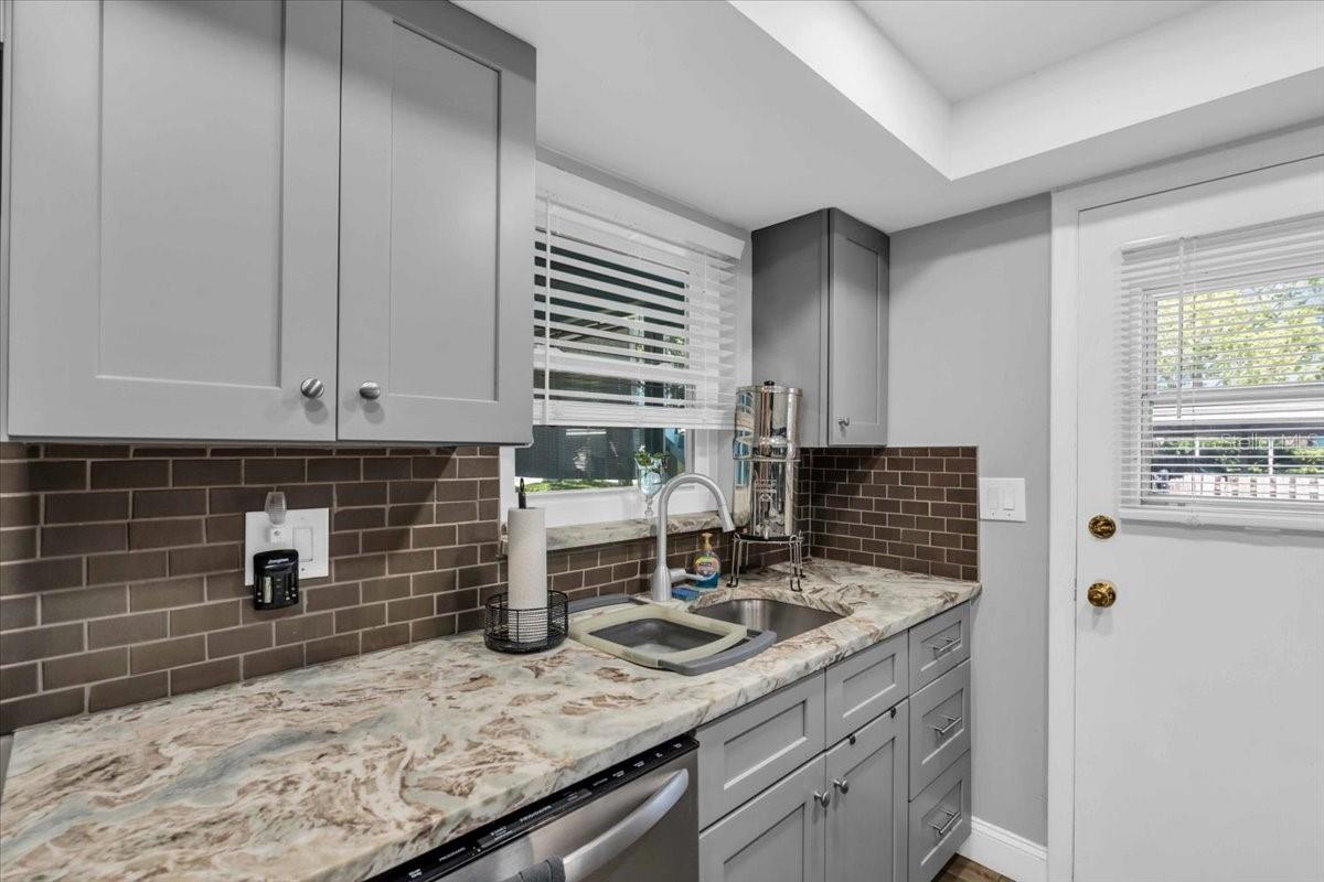 1485 LAKEVIEW ROAD 2