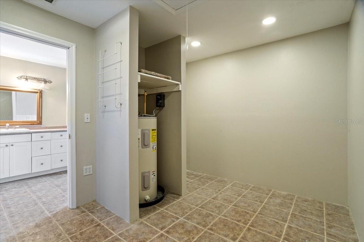 ROACH SUB - Residential Lease