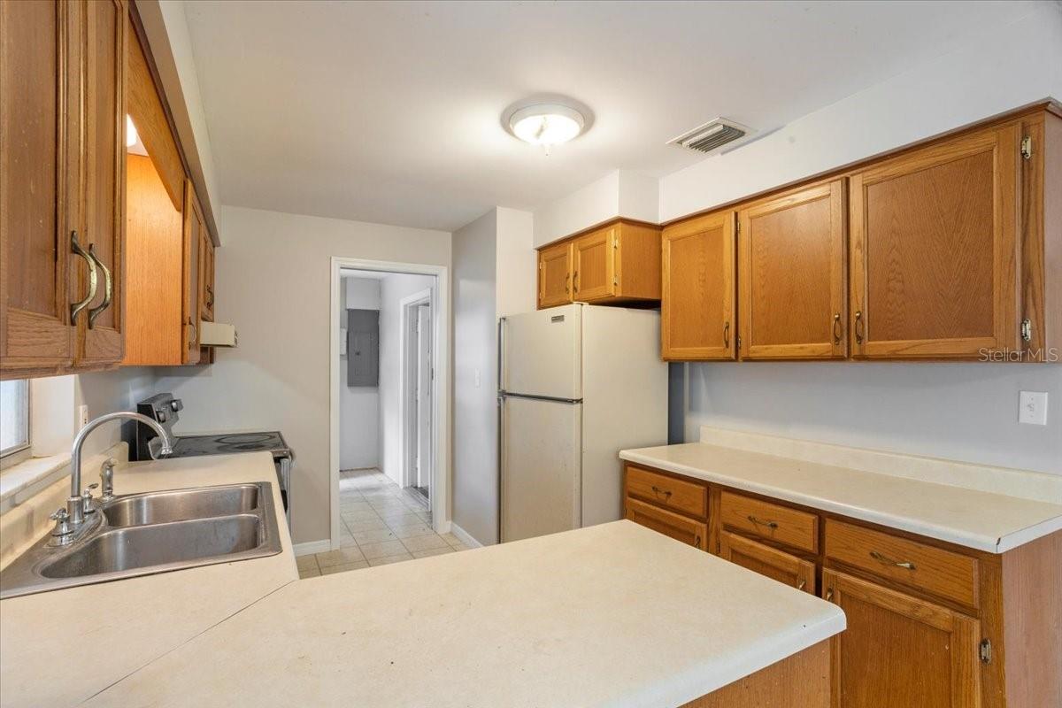 ROACH SUB - Residential Lease