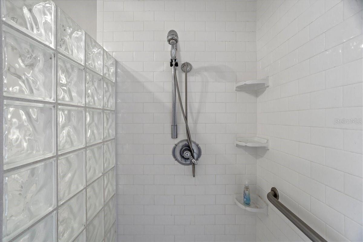 ROACH SUB - Residential Lease