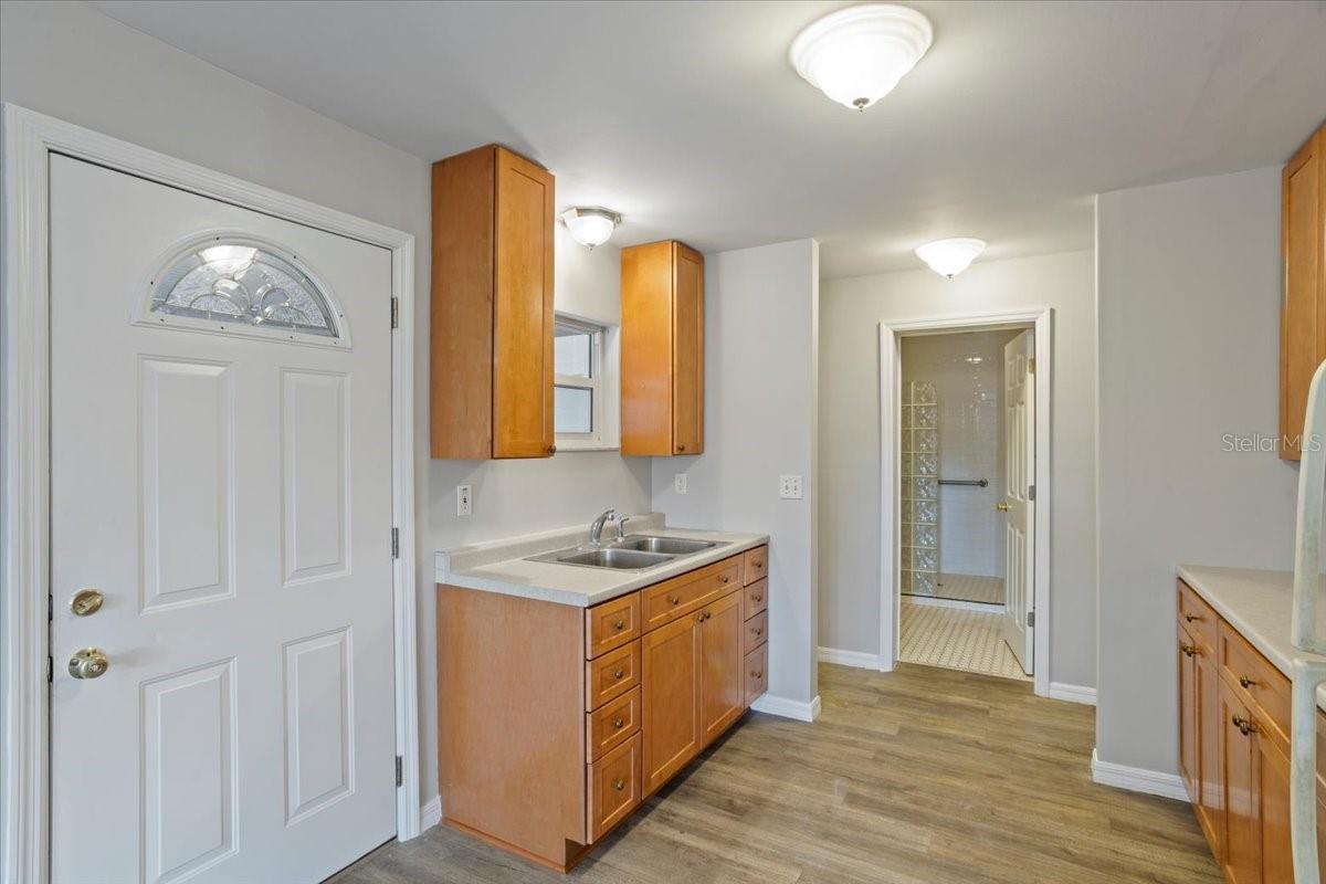 ROACH SUB - Residential Lease