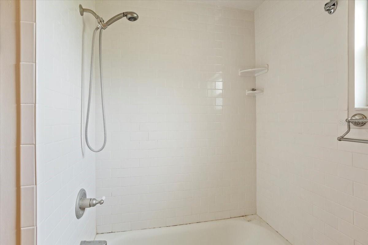 ROACH SUB - Residential Lease