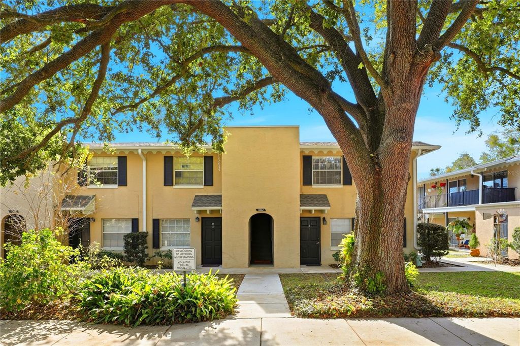 Photo of 1002 W Par Street #16, Orlando, FL 32804 (MLS # O6371731)