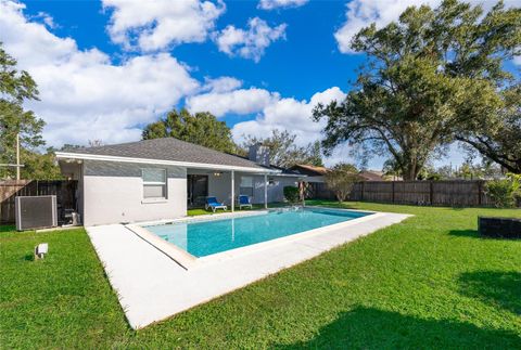 A home in AUBURNDALE