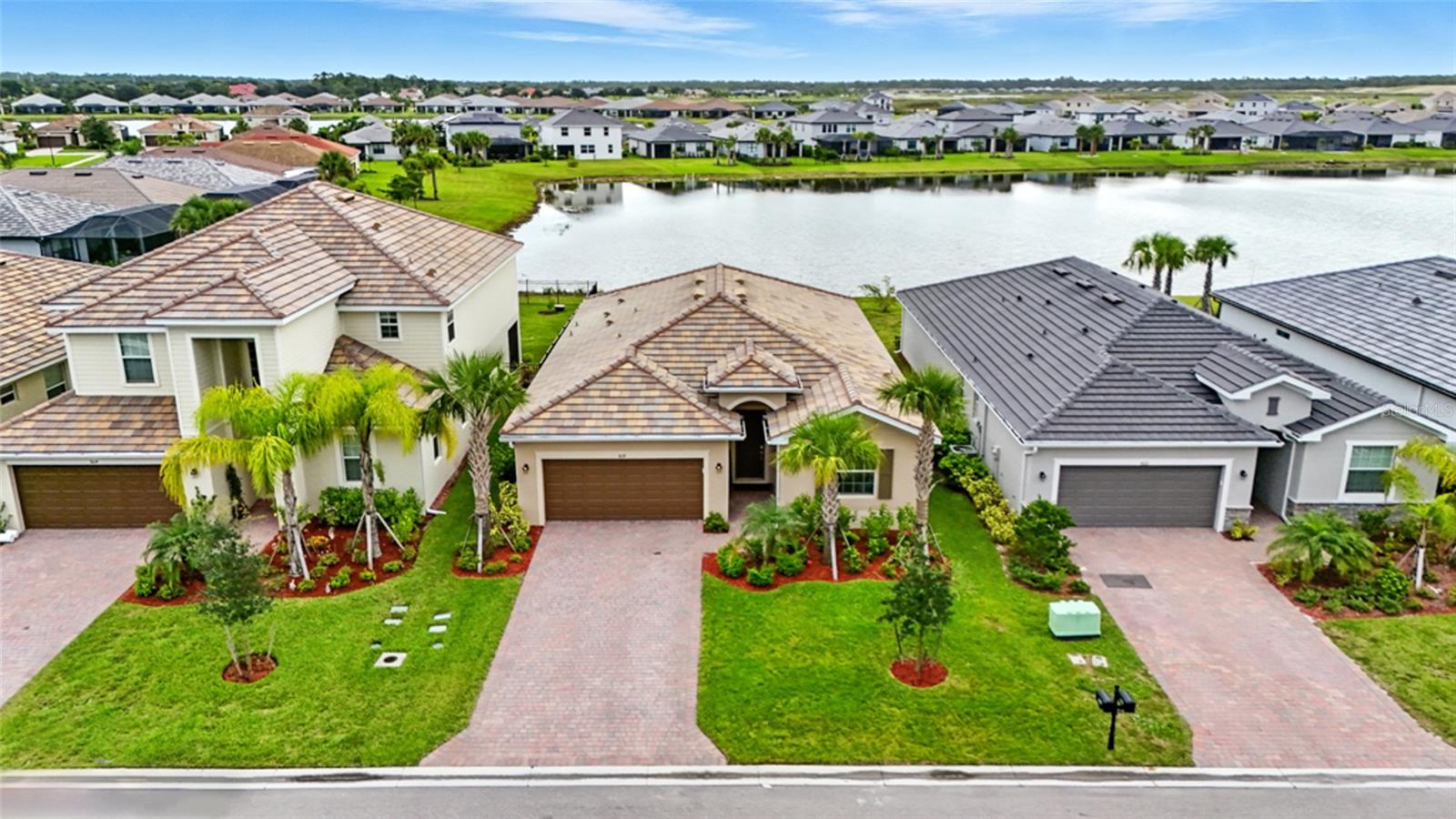 HAMPTON LKS/RIVER HALL SOUTH - Residential