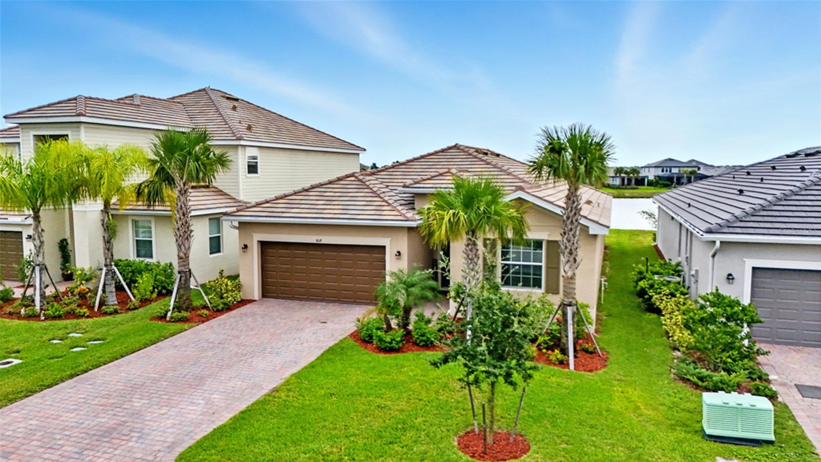 HAMPTON LKS/RIVER HALL SOUTH - Residential