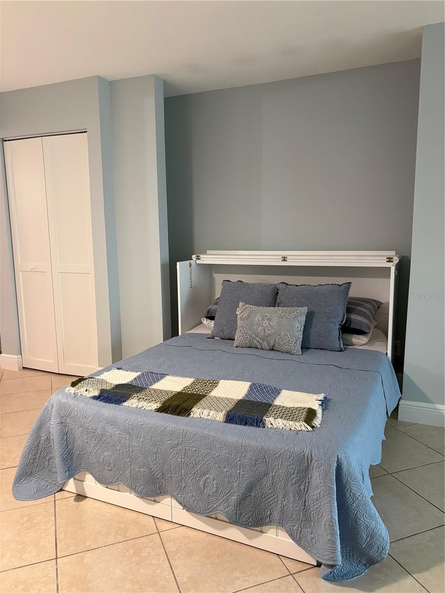 BAY ISLAND GROUP 4A - Residential Lease