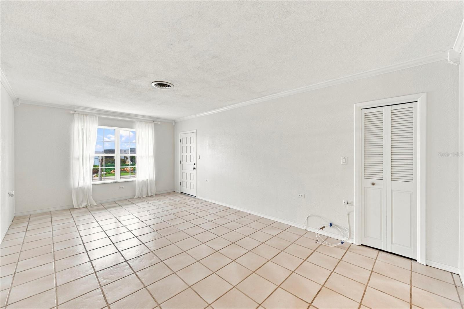 1342 SNELL ISLE BOULEVARD NE 4