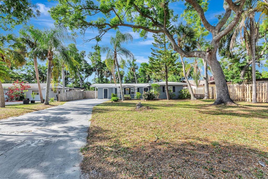 Photo of 2510 51st Avenue Terrace W, Bradenton, FL 34207 (MLS # O6395453)