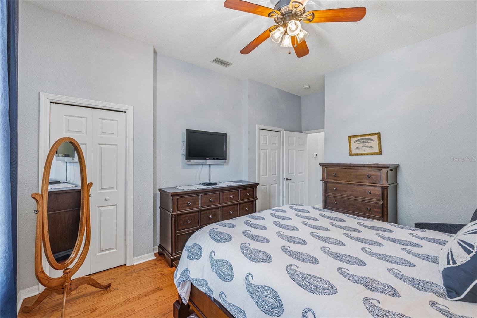 KENSINGTON CONDO - Residential