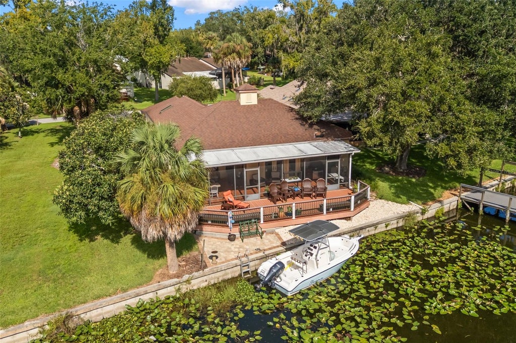Photo of 814 Palm Harbor Court, Leesburg, FL 34748 (MLS # O6439054)