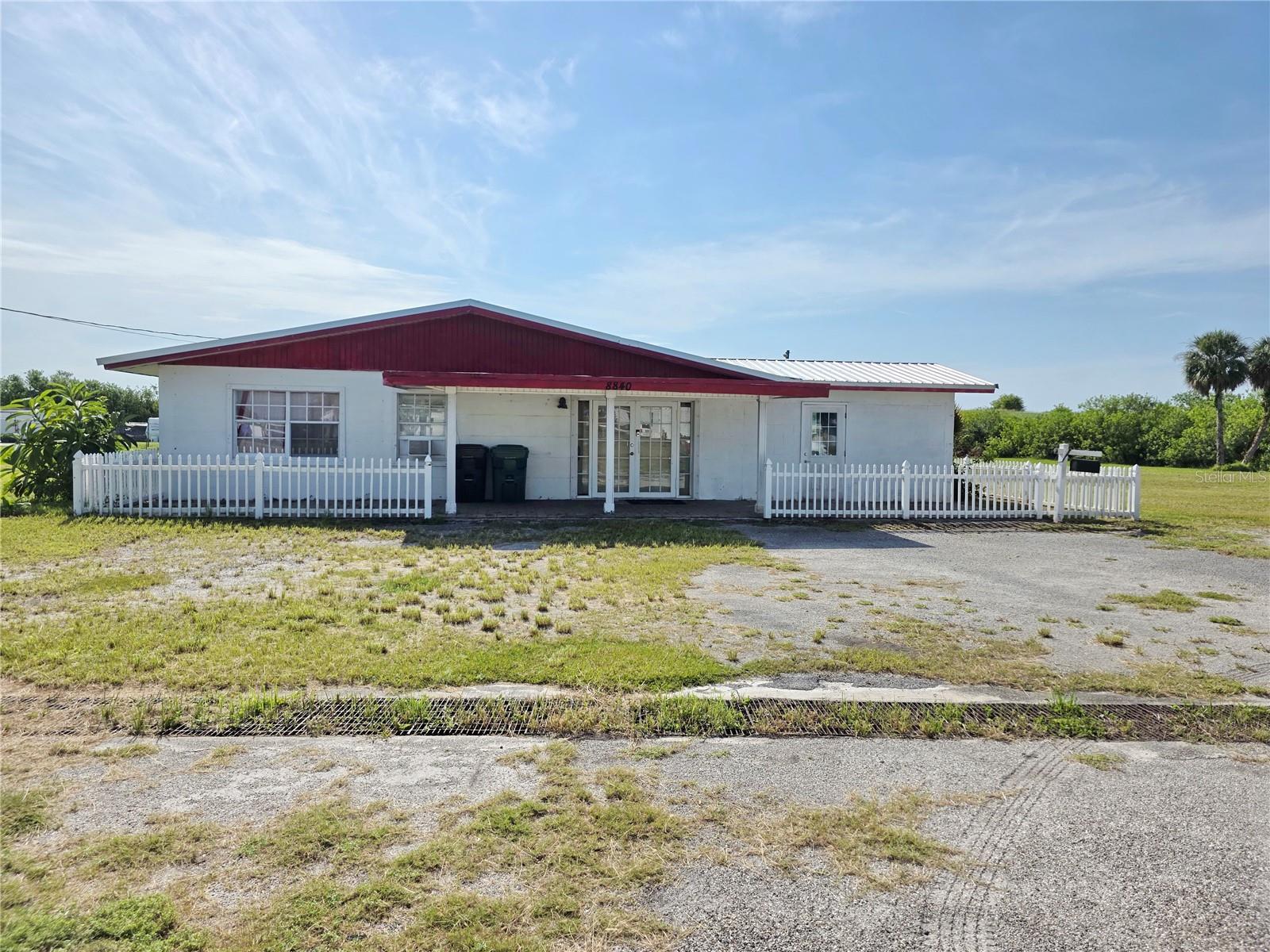 LOCATION LOCATION LOCATION - Property is right on SR 78, this is an office building with living quarters, there are 3 bedrooms and 1 bathroom, this has a new metal roof, there is a large warehouse in the back of the property 29.6 x 38.7. This sits on 1.77 acres of high traffic area. Unlimited possibilities come and take a look.