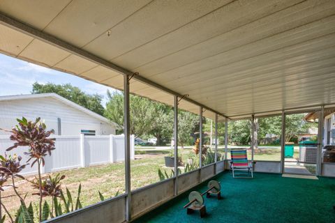 A home in EUSTIS