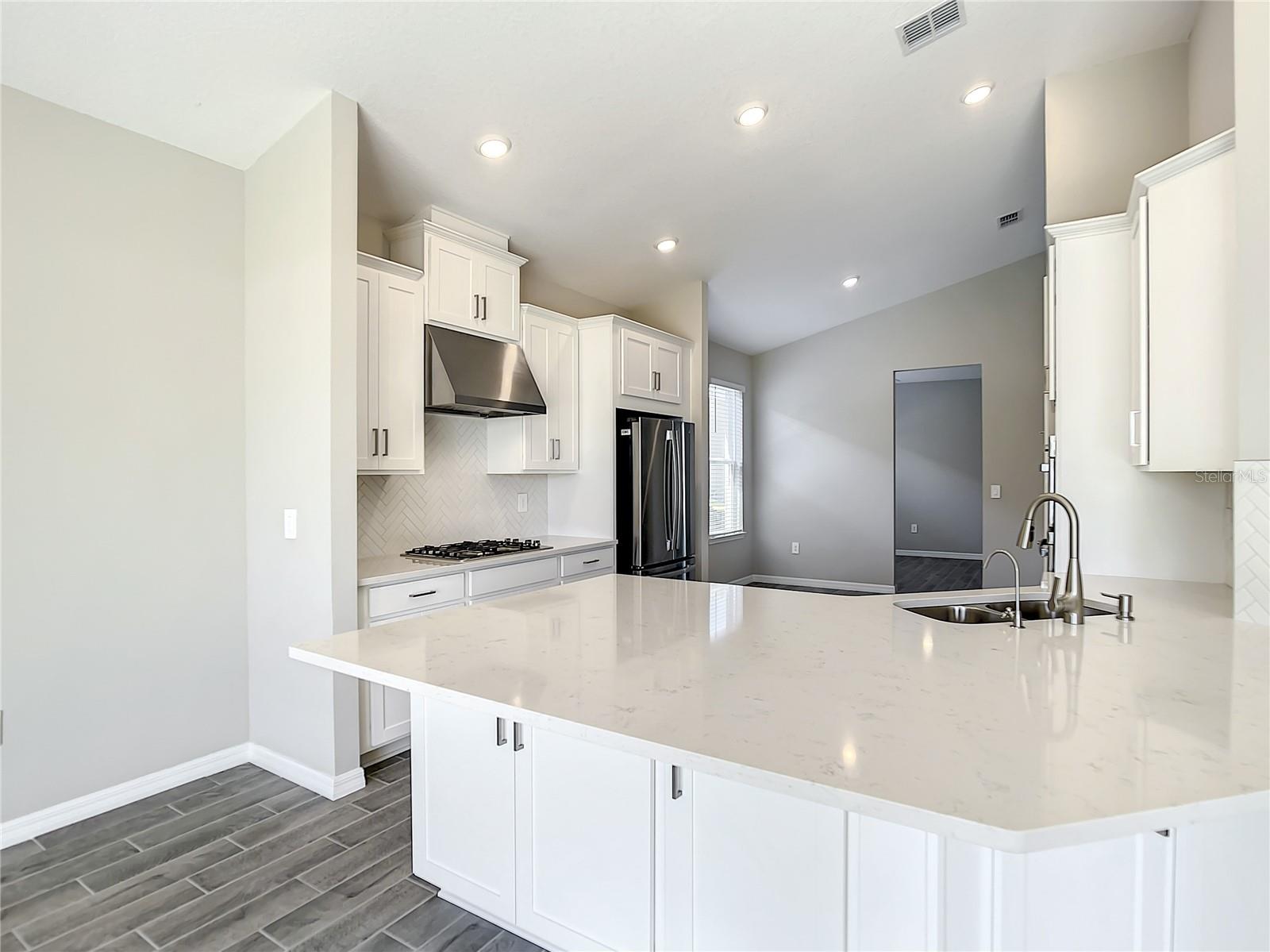 CRESTVIEW PB 71 PG 58-62 LOT 7 ORB 6098 PG 144 - Residential Lease