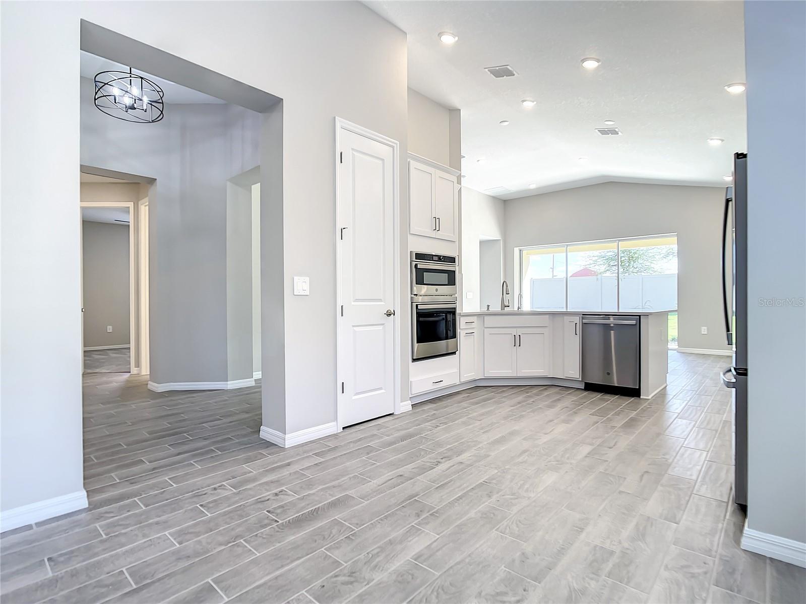 CRESTVIEW PB 71 PG 58-62 LOT 7 ORB 6098 PG 144 - Residential Lease