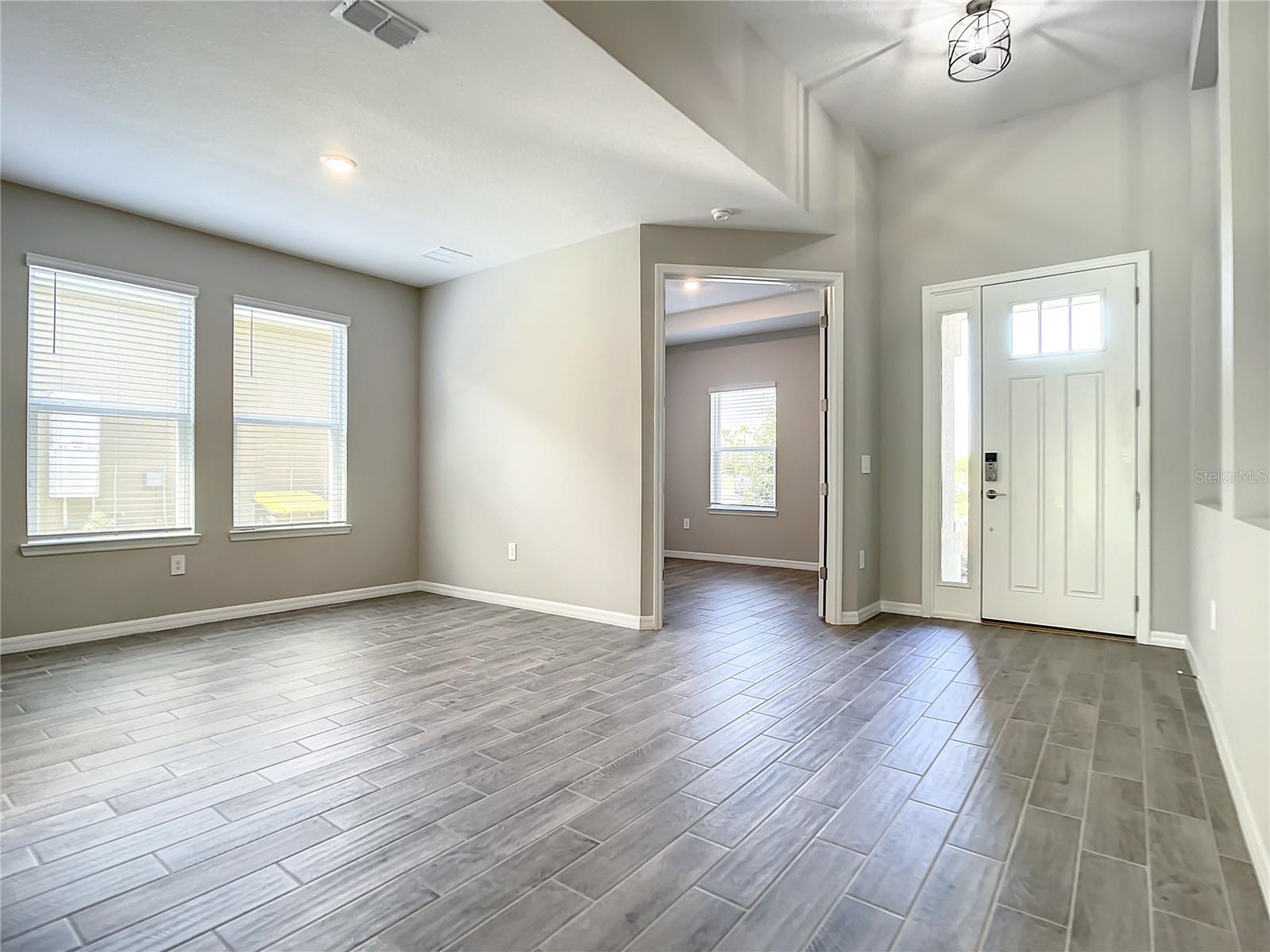 CRESTVIEW PB 71 PG 58-62 LOT 7 ORB 6098 PG 144 - Residential Lease