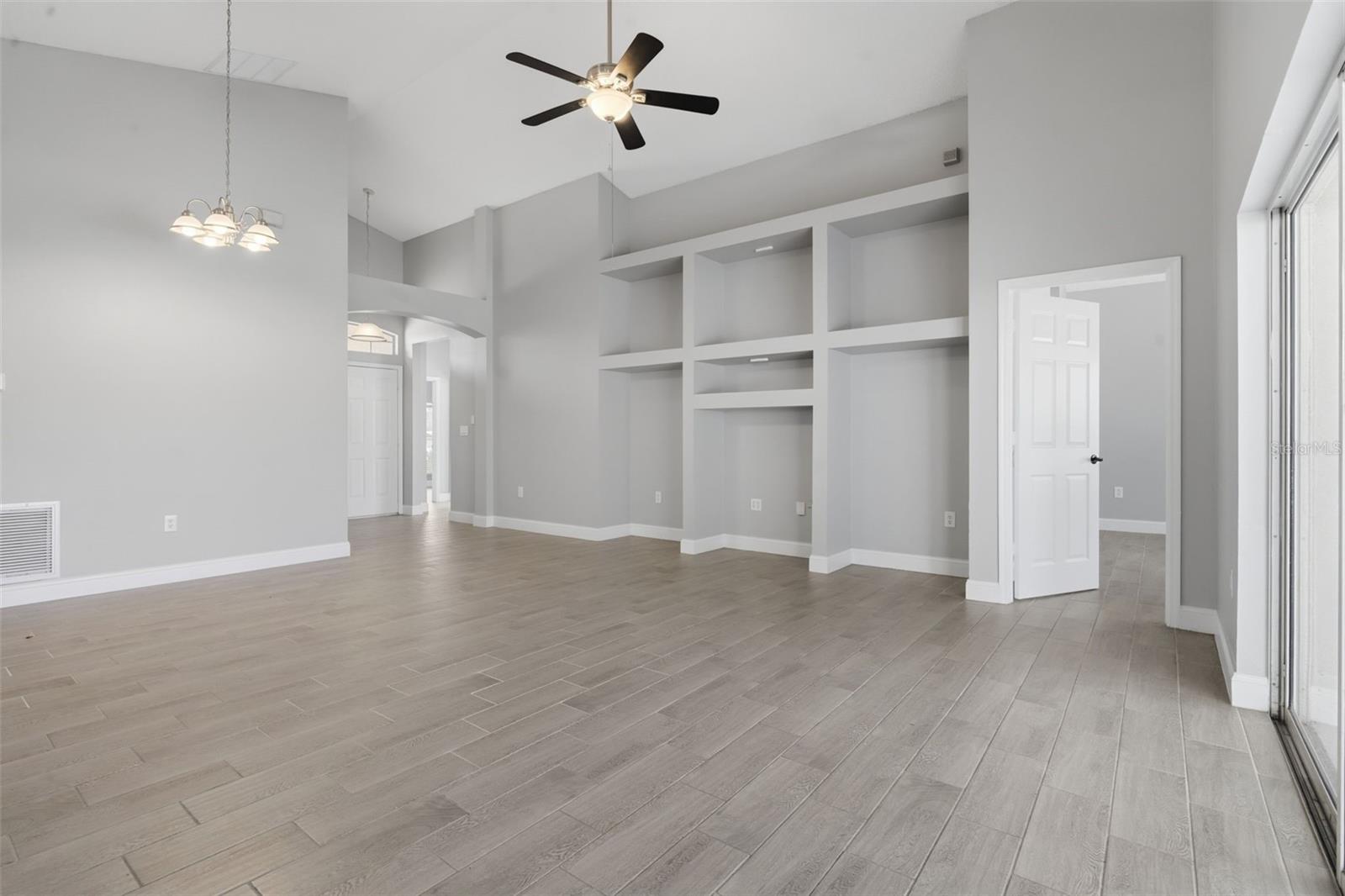 CRYSTAL COVE - Residential