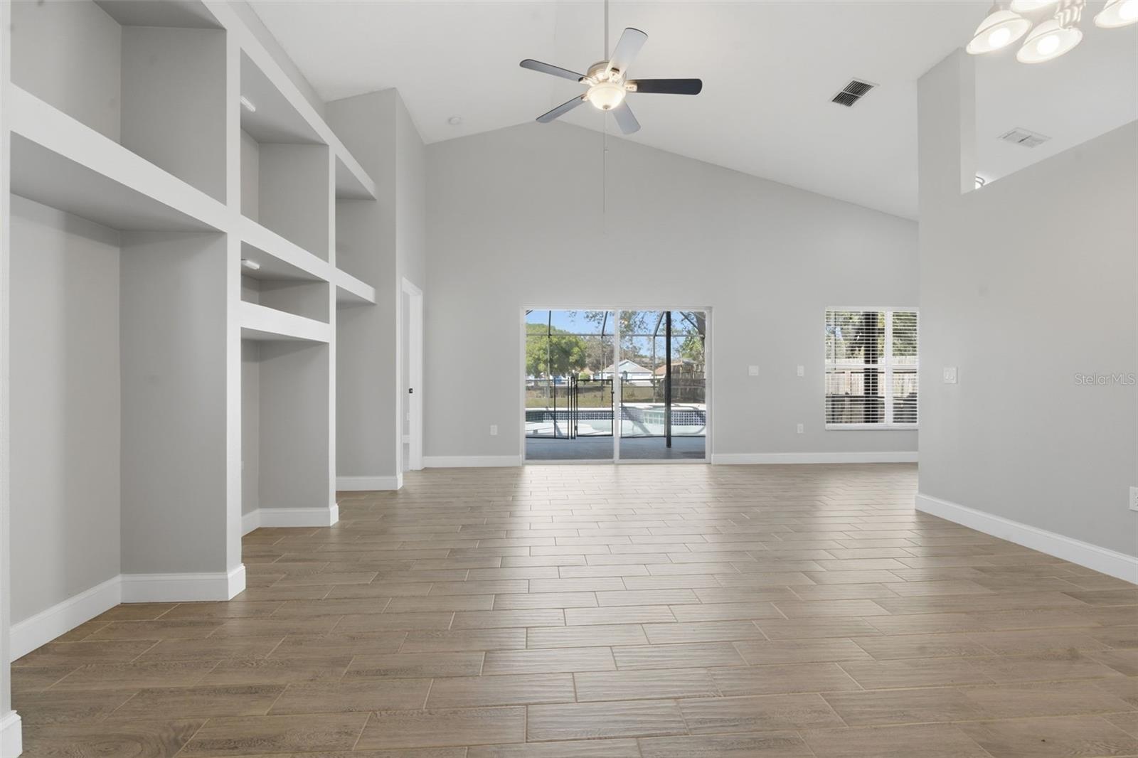 CRYSTAL COVE - Residential