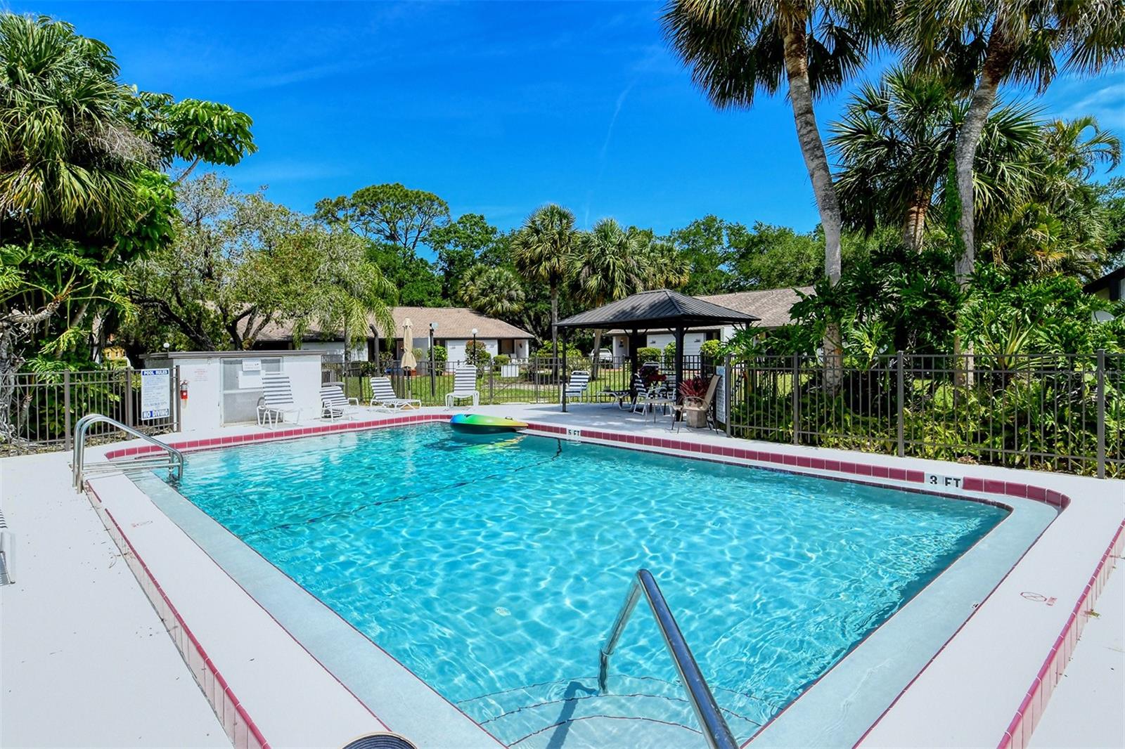 BUNKER OAKS - Residential