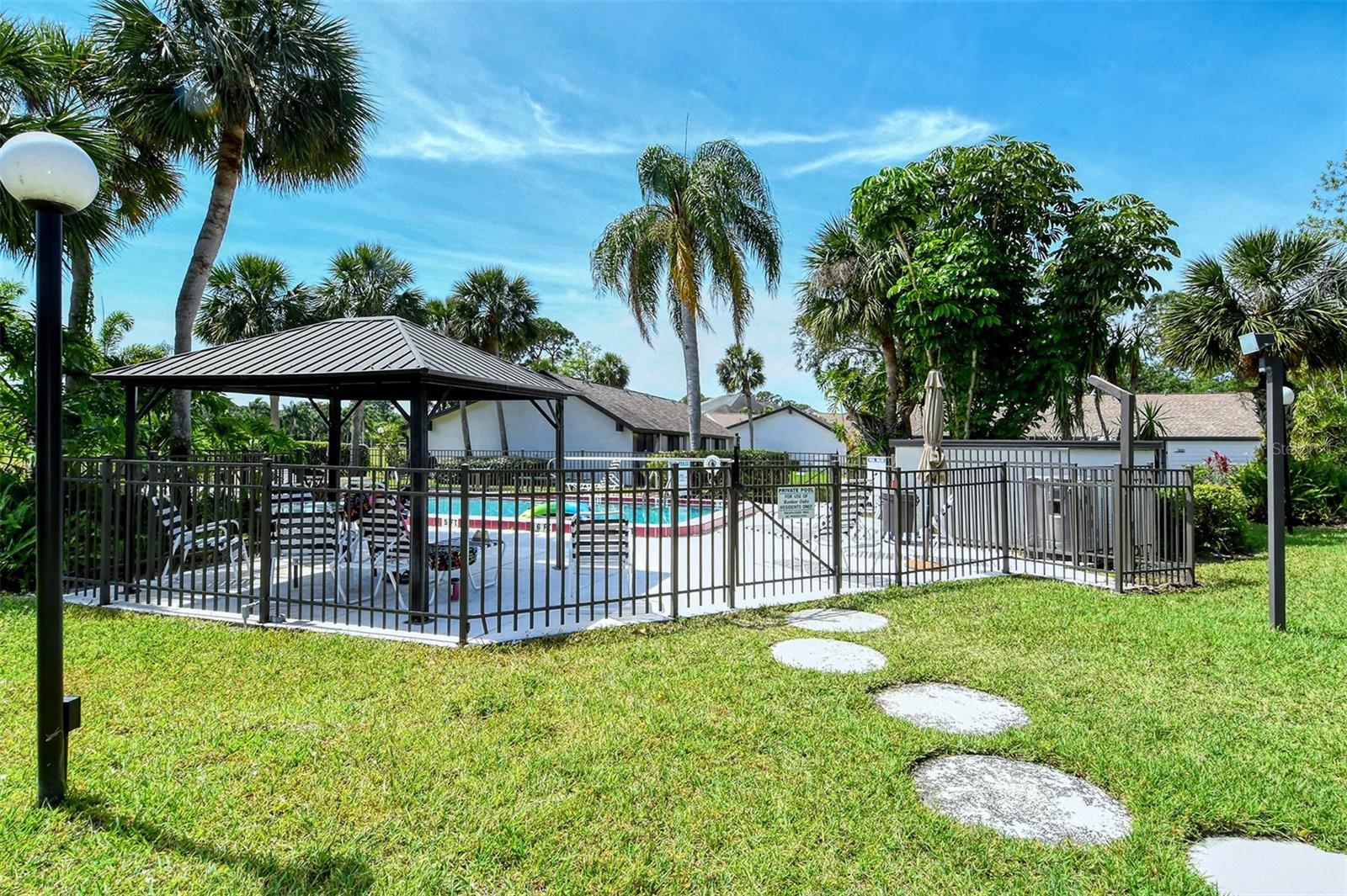 BUNKER OAKS - Residential