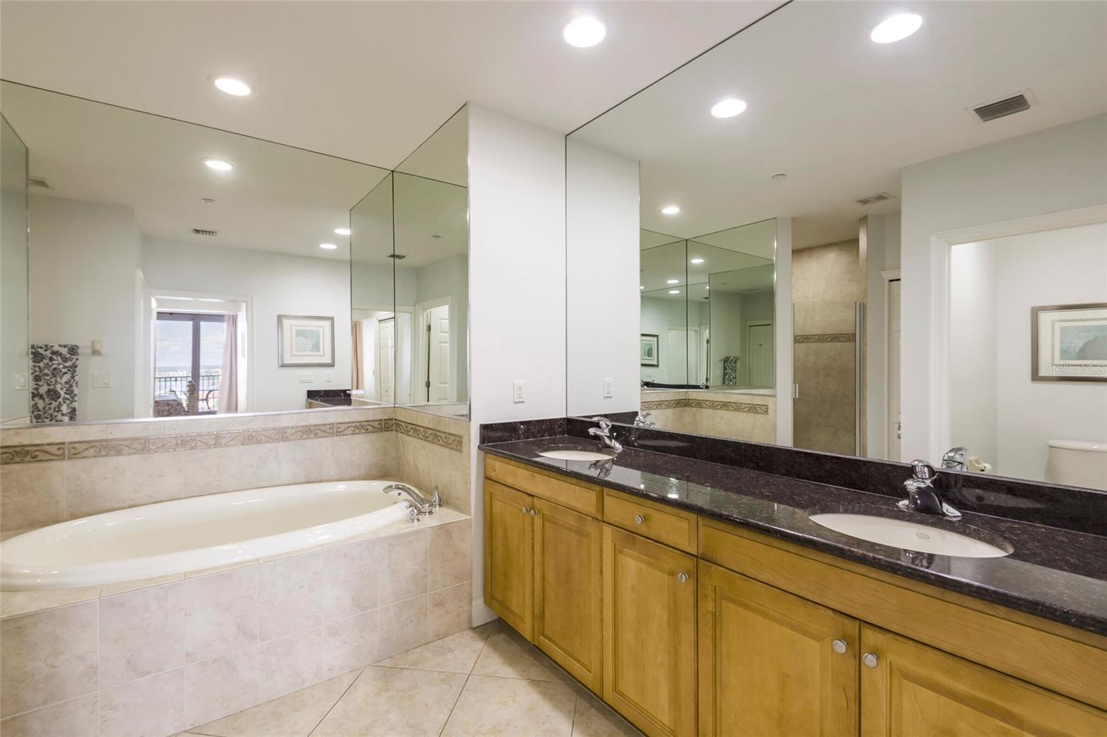 HARBORVIEW GRANDE CONDO - Residential