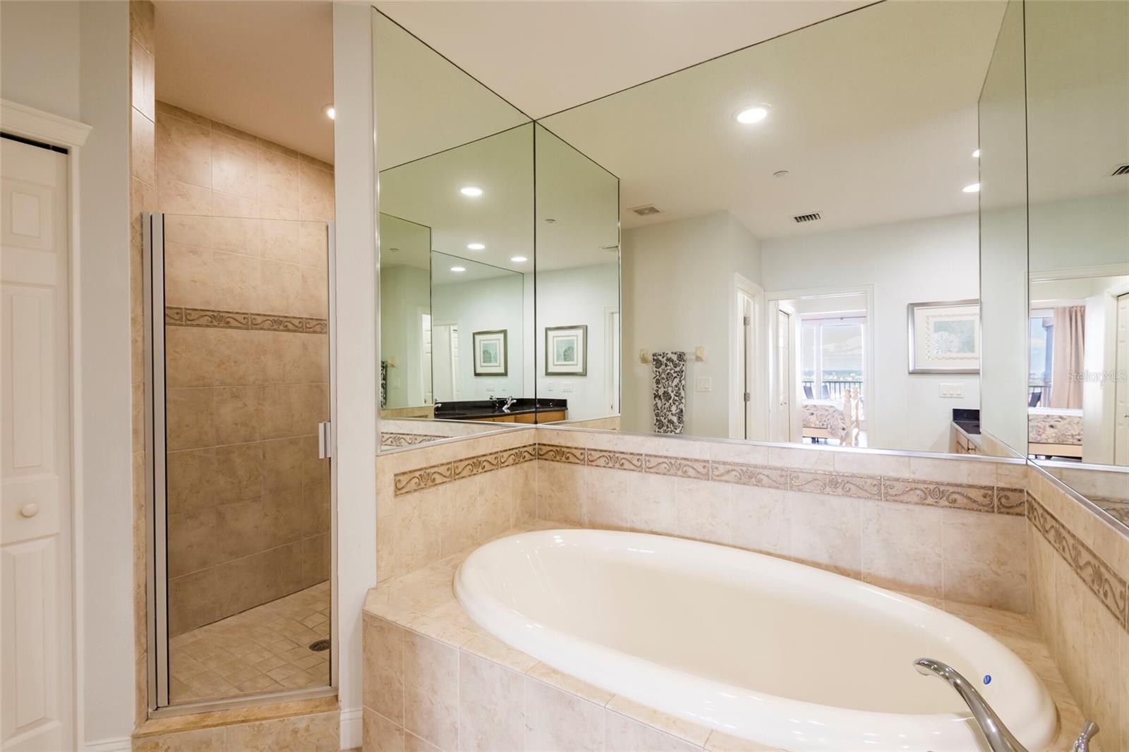 HARBORVIEW GRANDE CONDO - Residential