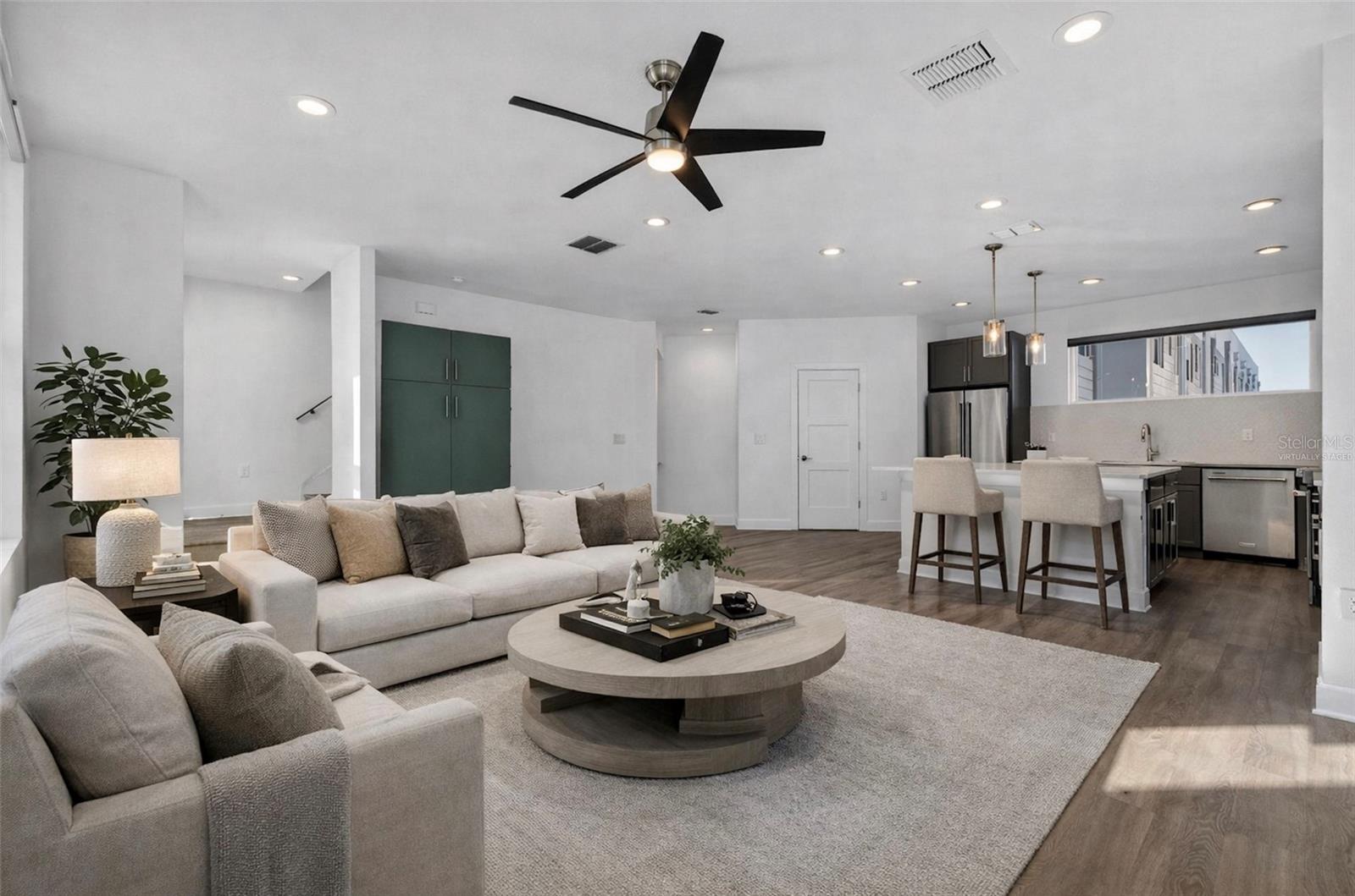 NORTH 1ST TWNHMS - Residential