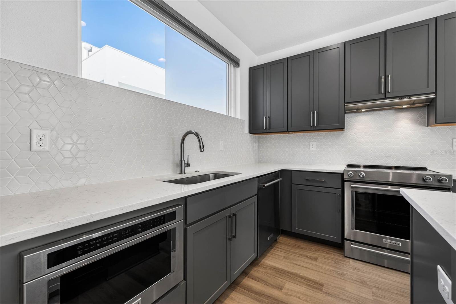 NORTH 1ST TWNHMS - Residential