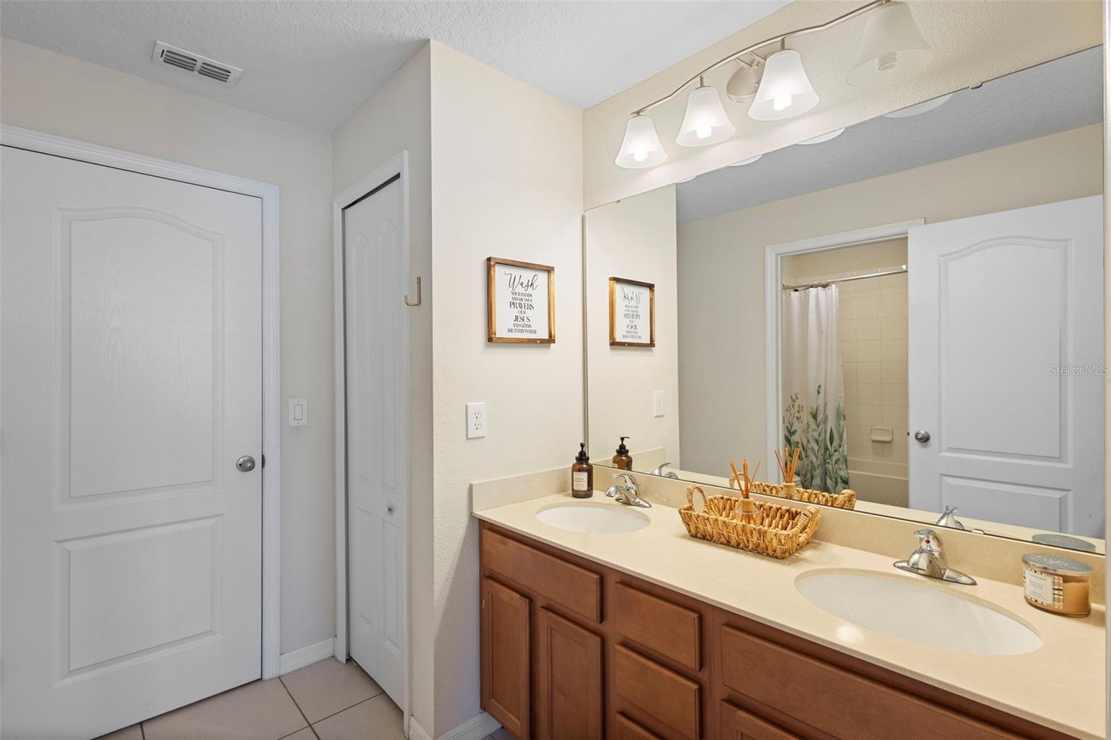 COUNTRYWALK UNS 4 & 5 PH 4 - Residential