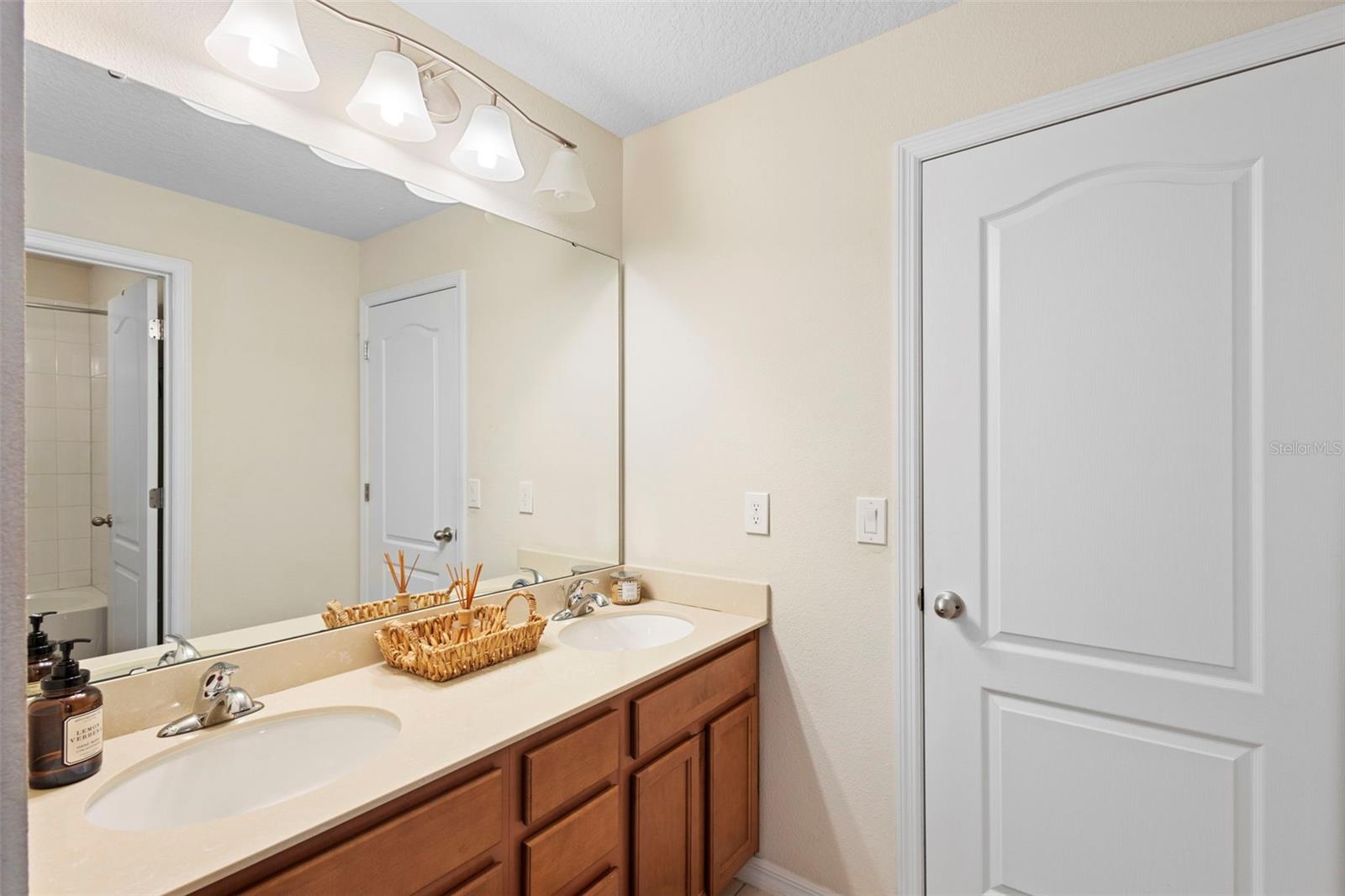 COUNTRYWALK UNS 4 & 5 PH 4 - Residential