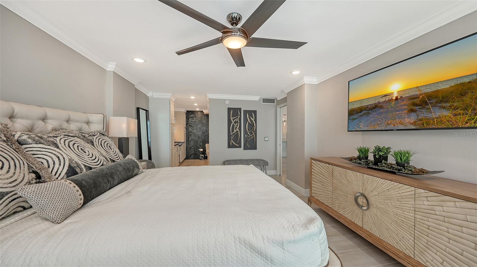 WHISPERING SANDS - Residential
