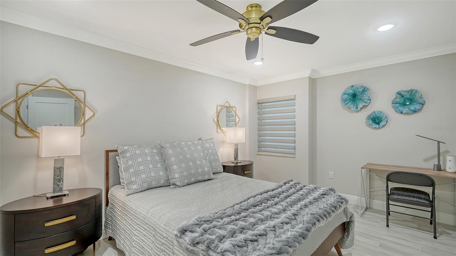 WHISPERING SANDS - Residential
