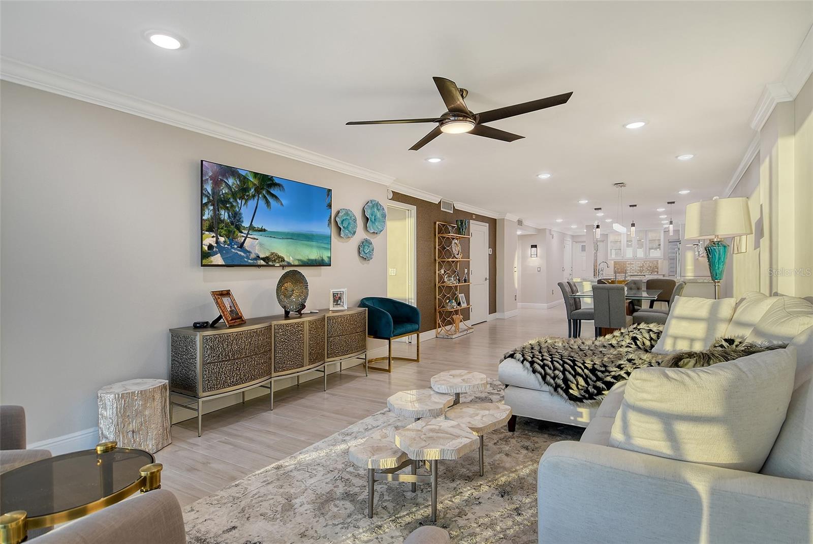 WHISPERING SANDS - Residential