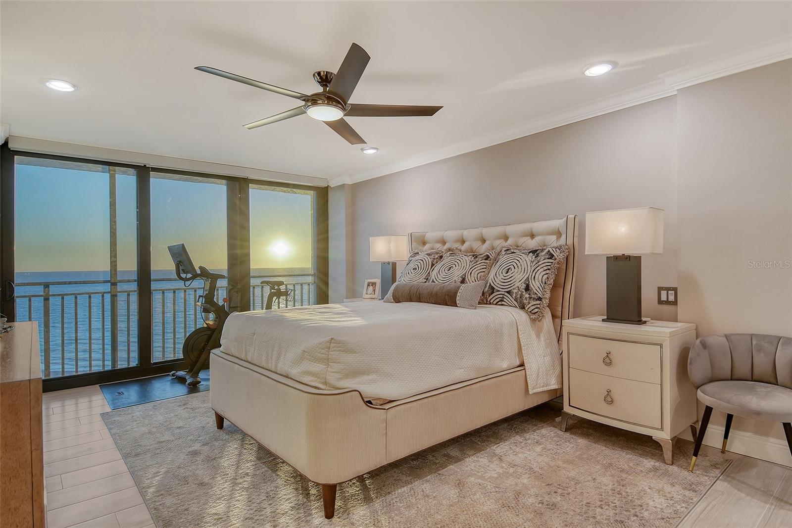 WHISPERING SANDS - Residential