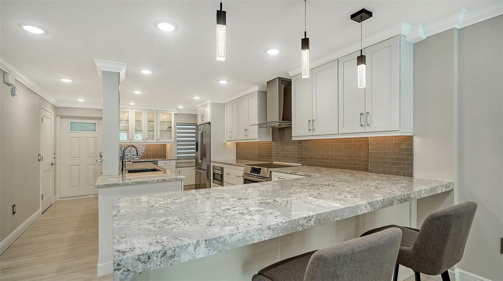 WHISPERING SANDS - Residential