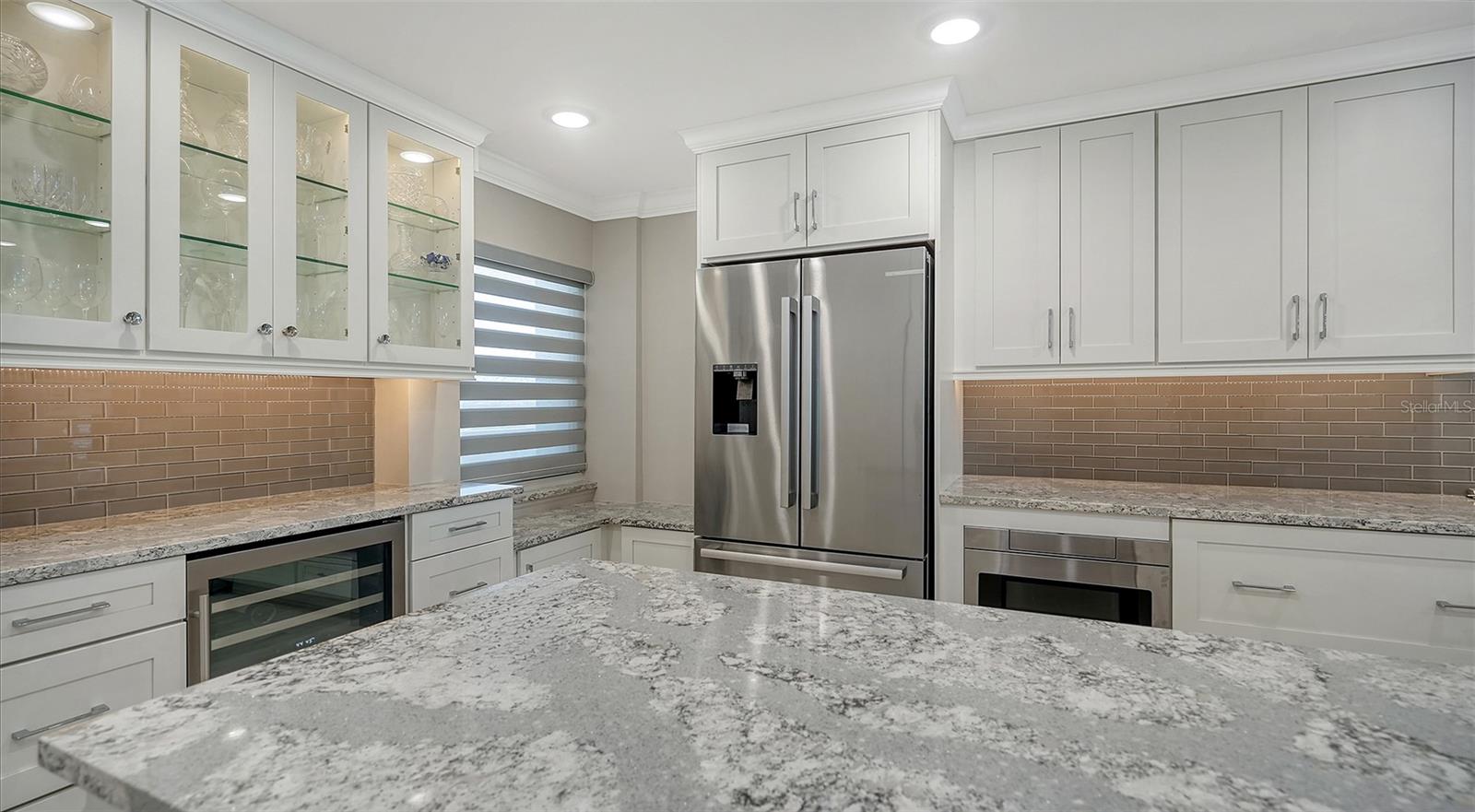 WHISPERING SANDS - Residential